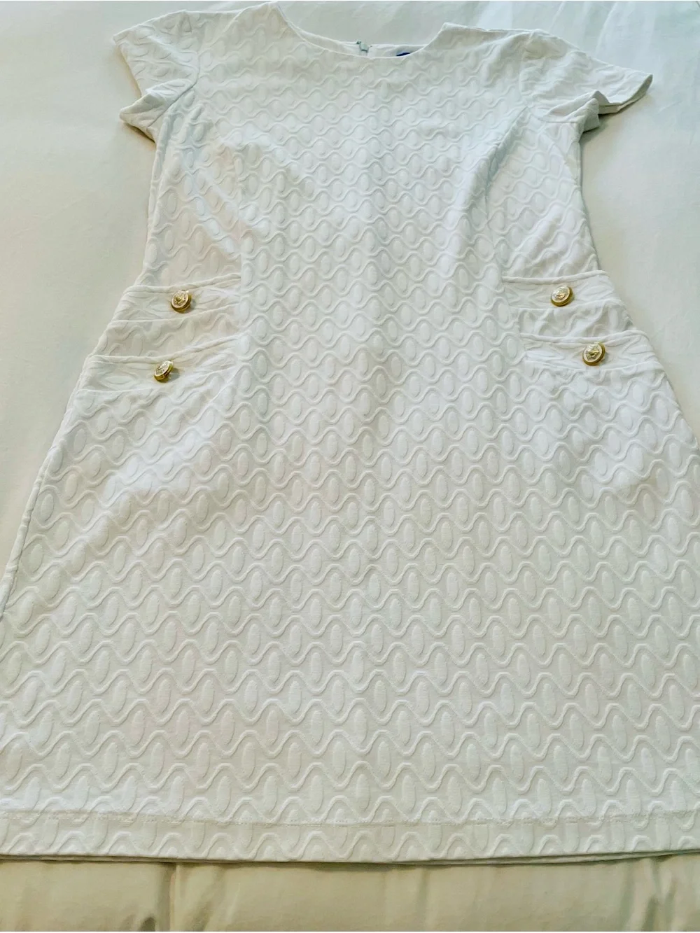 J. McLaughlin White Textured Jacquard Shift Dress Gold Button Pockets